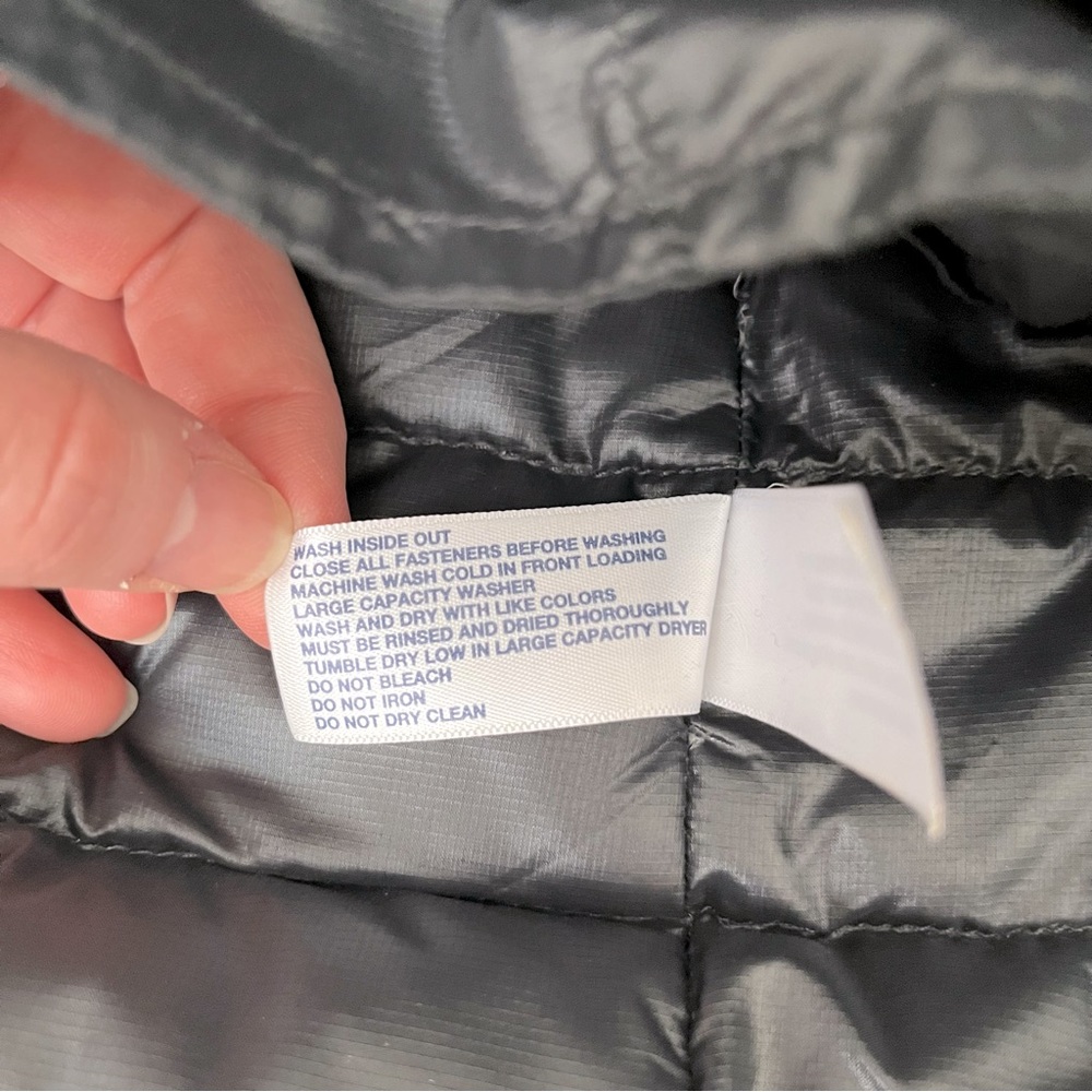 GAP | Black Puffer Vest (S) - Picture 7 of 10